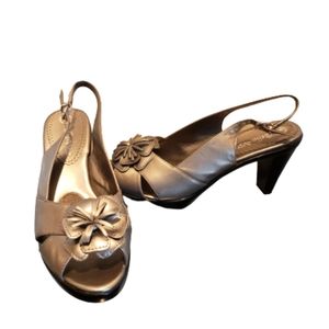 Bella Vita Dahlia Pumps in Pewter Lea